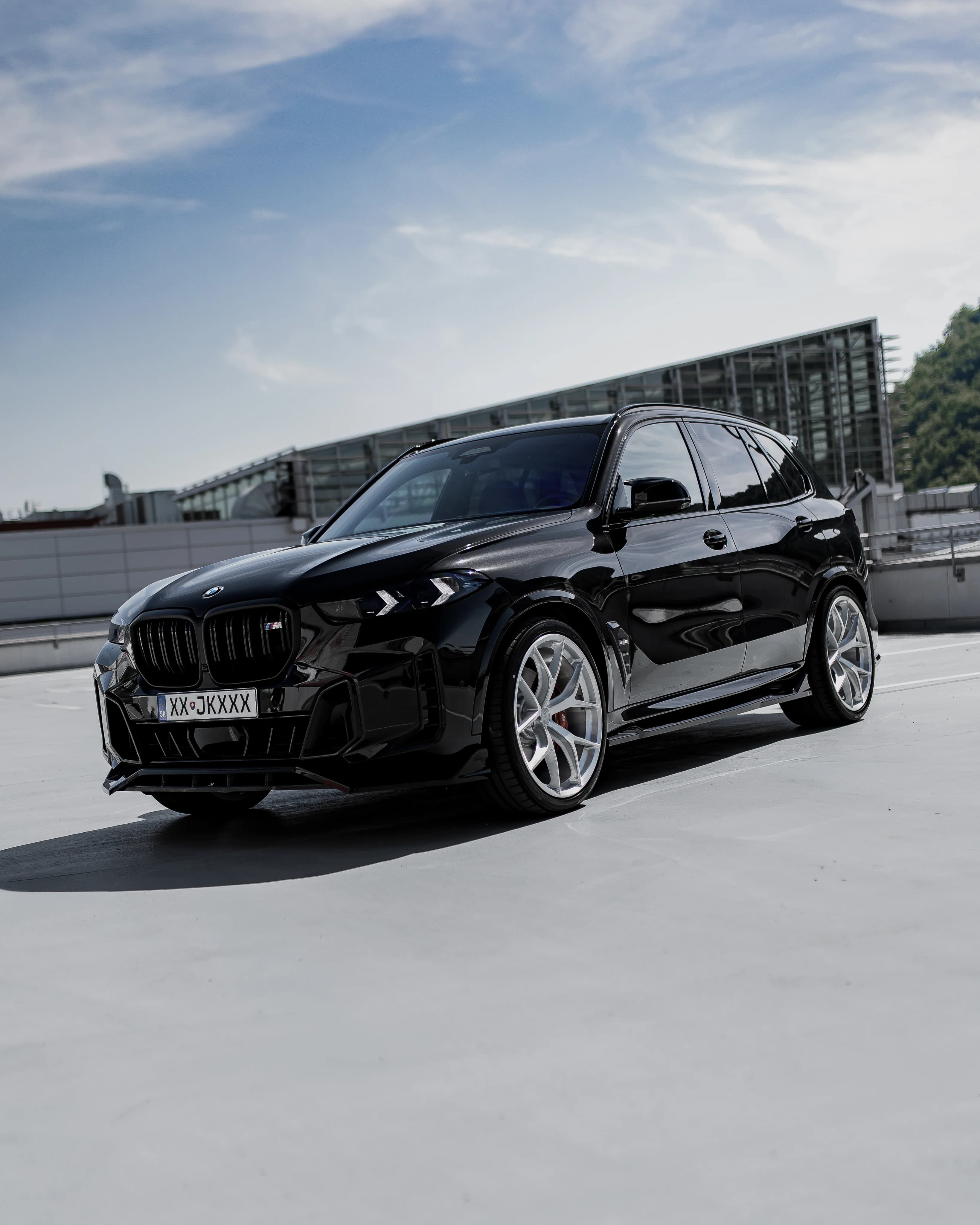 BMW X5 M60i